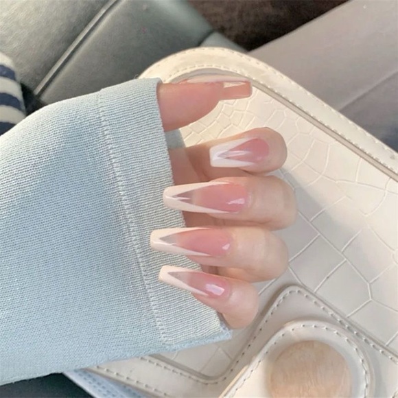 Beautiful Press-on Nails for women - Picture 2 of 4